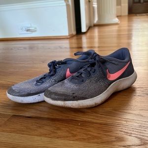 Girls Nike tennis shoes